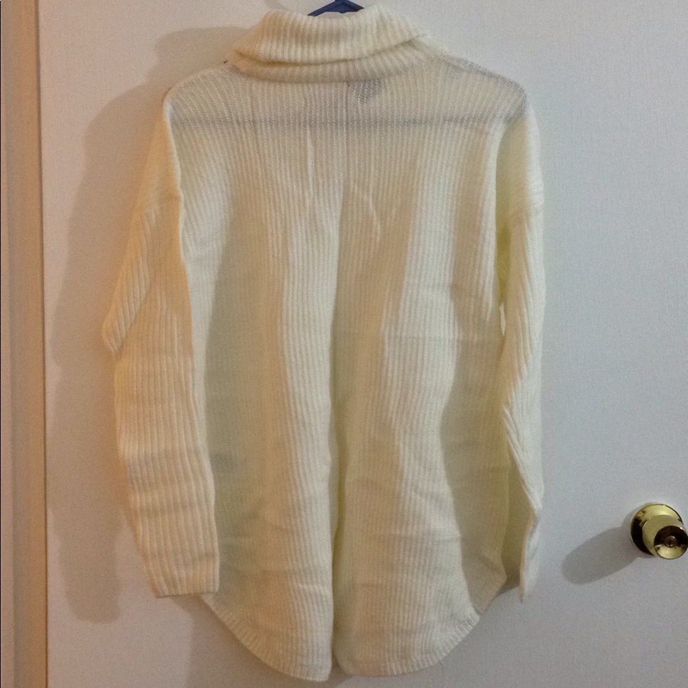 Abercrombie & Fitch women white turtleneck sweater - Picture 2 of 5
